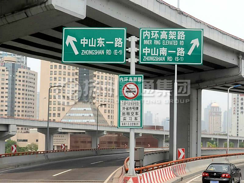 BZG-013，交通標(biāo)志桿，T型三懸臂交通標(biāo)志桿